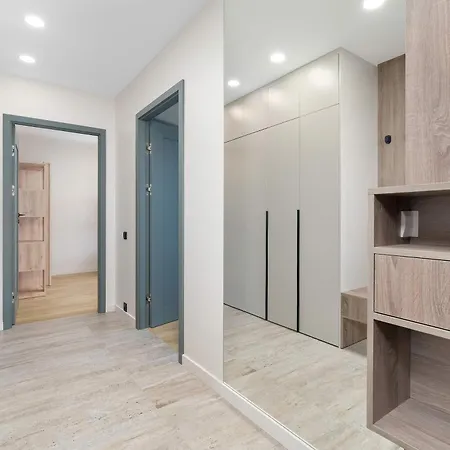 Modern With Garage And 3 Balconies In By Renters Prestige * Breslavia